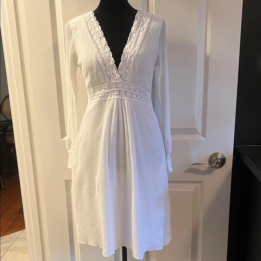 White Lace V-Neck Dress